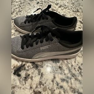 Puma women’s size 8 black sparkle tennis shoes